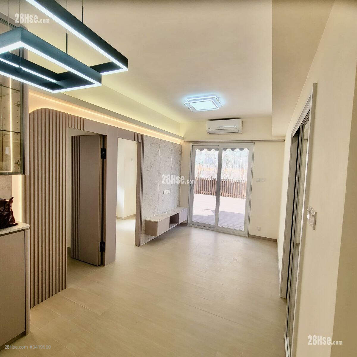 Mai Kwai Mansion Sell 2 Bedrooms , 1 Bathroom 367 ft² ( 34.1 m² )