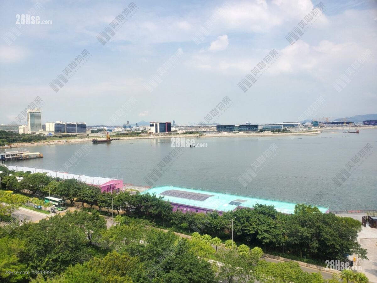 Le Bleu Deux Coastal Skyline Sell 2 Bedrooms 568 ft² ( 52.8 m² )