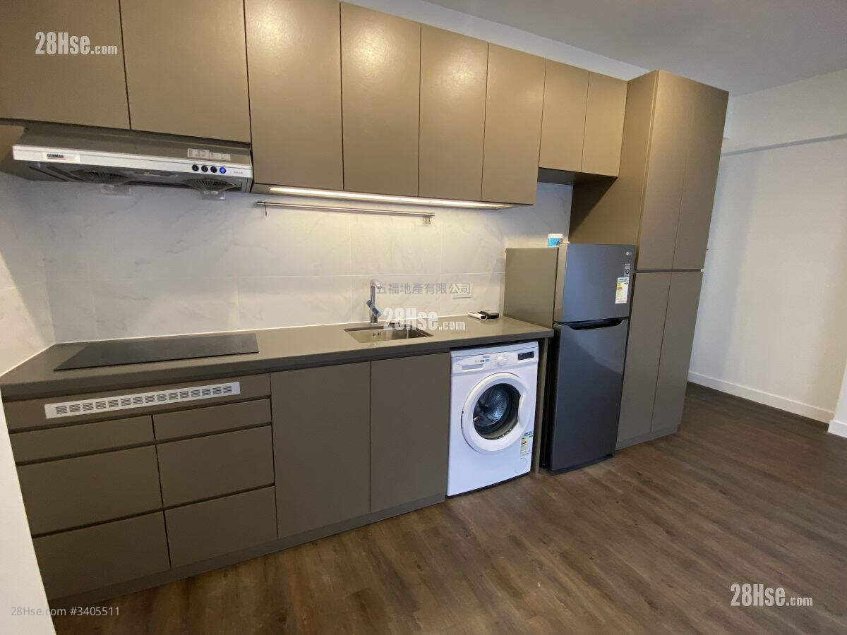 Bank Building Rental Studio , 1 Bathroom 350 ft² ( 32.5 m² )