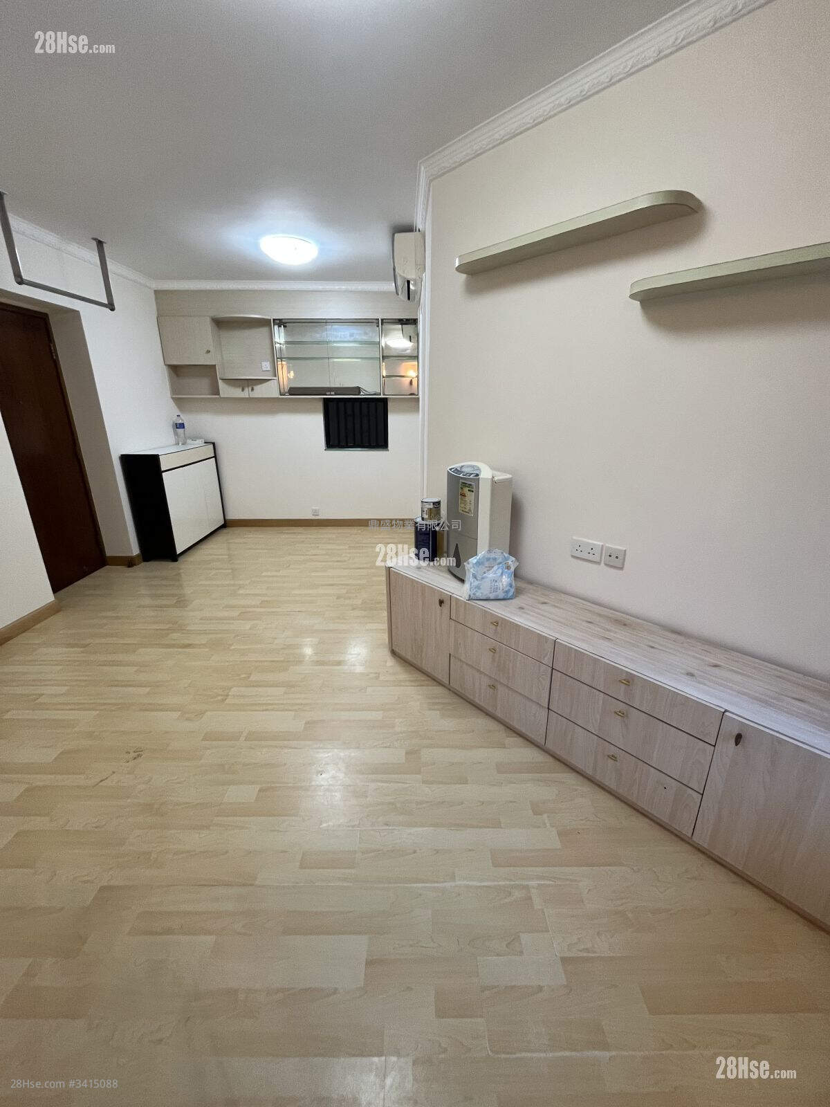 Kornhill Rental 2 Bedrooms , 1 Bathroom 466 ft² ( 43.3 m² )