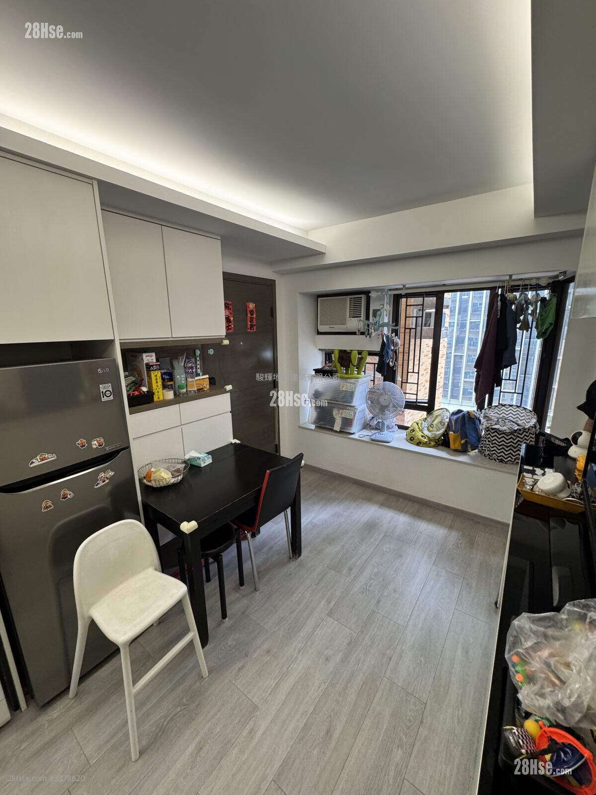 Royal Building Sell 2 Bedrooms , 1 Bathroom 372 ft² ( 34.6 m² )
