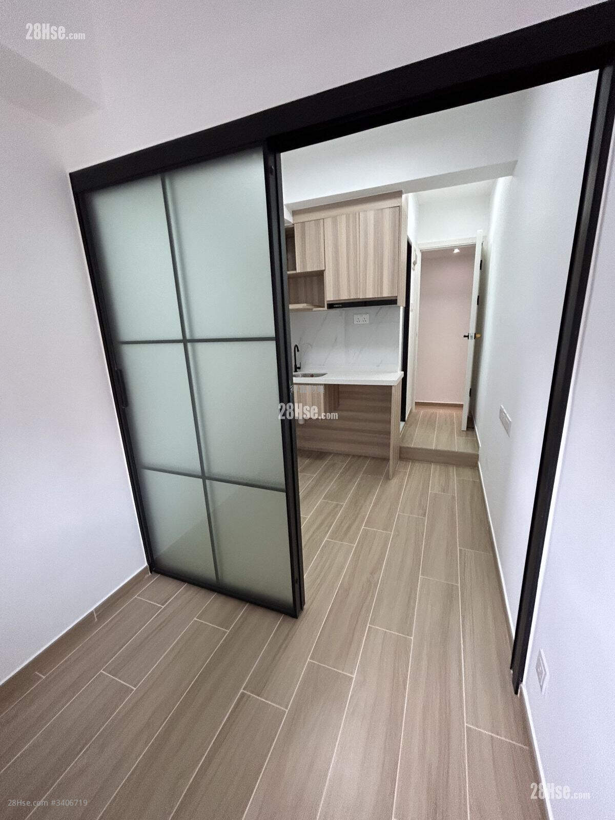 Edward Mansion Rental Studio 120 ft² ( 11.1 m² )
