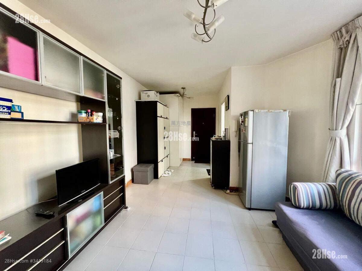 Holford Gardens Sell 2 Bedrooms , 1 Bathroom 454 ft² ( 42.2 m² )
