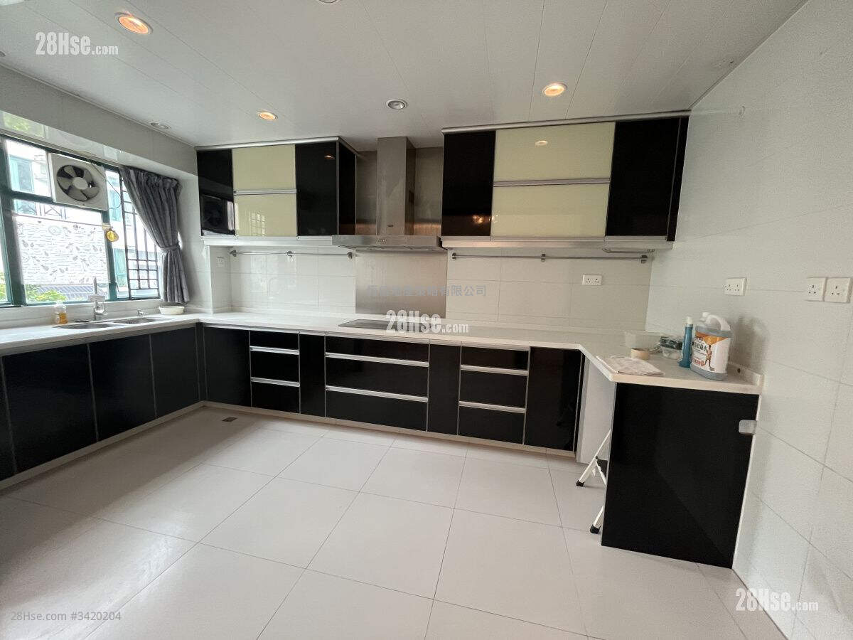Palm Springs Sell 3 Bedrooms , 3 Bathrooms 1,372 ft² ( 127.5 m² )
