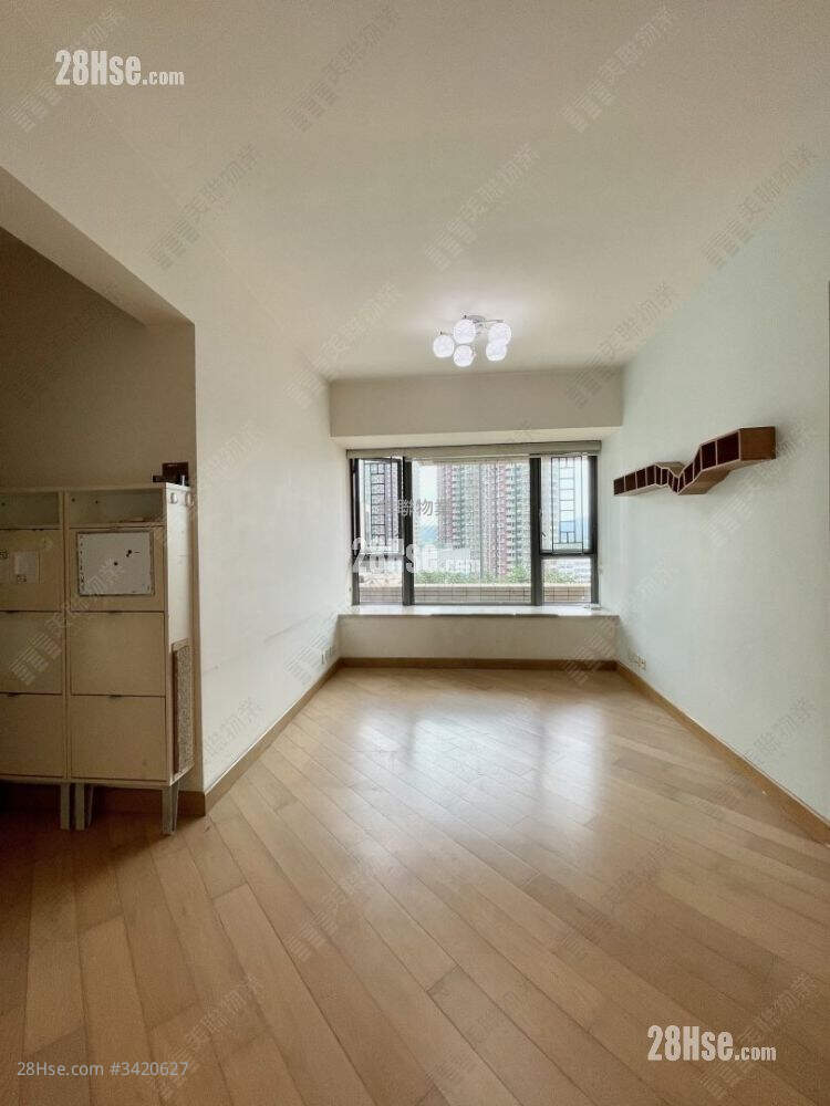 Yoho Midtown Sell 3 Bedrooms , 1 Bathroom 577 ft² ( 53.6 m² )