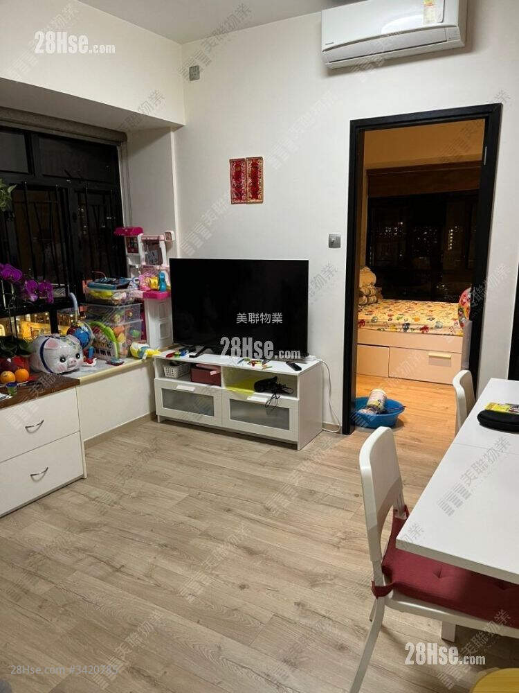 Skyline Plaza Sell 2 Bedrooms , 1 Bathroom 415 ft² ( 38.6 m² )