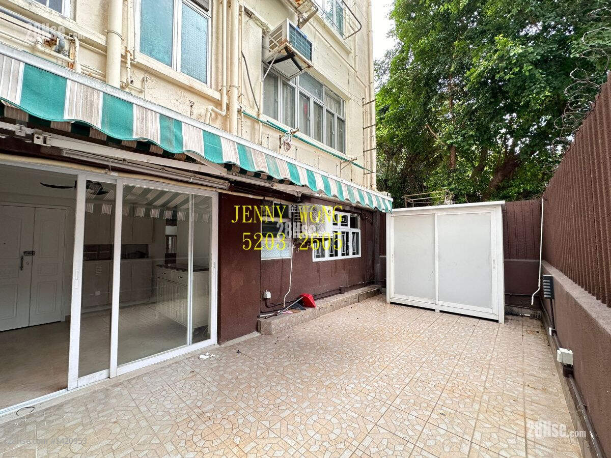 Wong Tat Wing Court Sell 3 Bedrooms , 2 Bathrooms 566 ft² ( 52.6 m² )