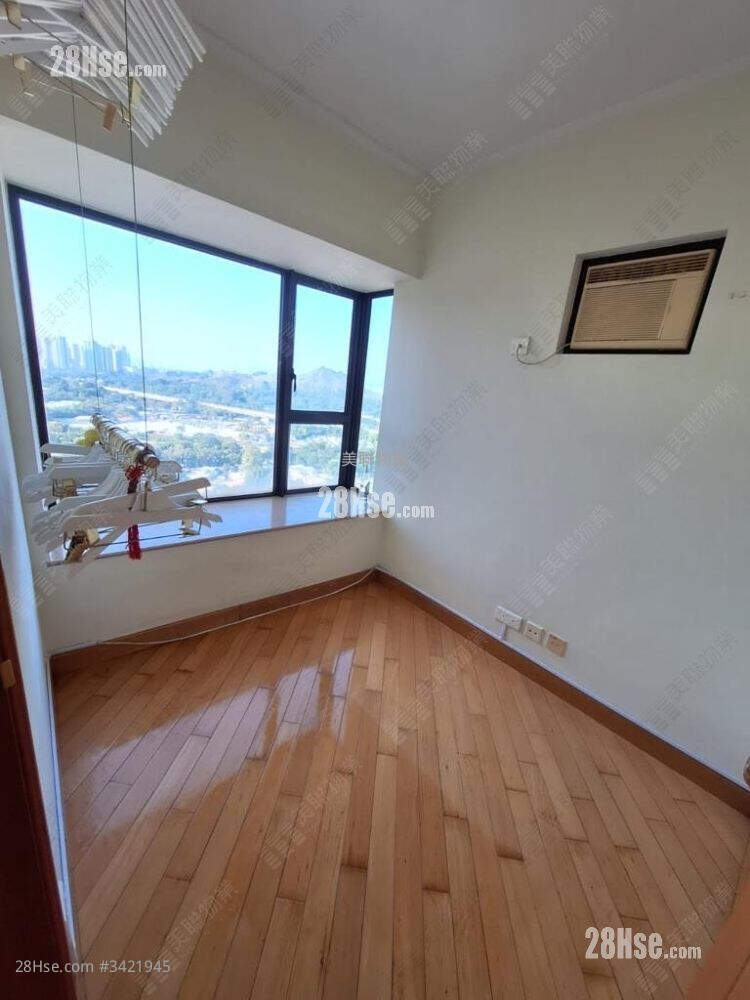 Villa By The Park Rental 2 Bedrooms , 1 Bathroom 398 ft² ( 37.0 m² )