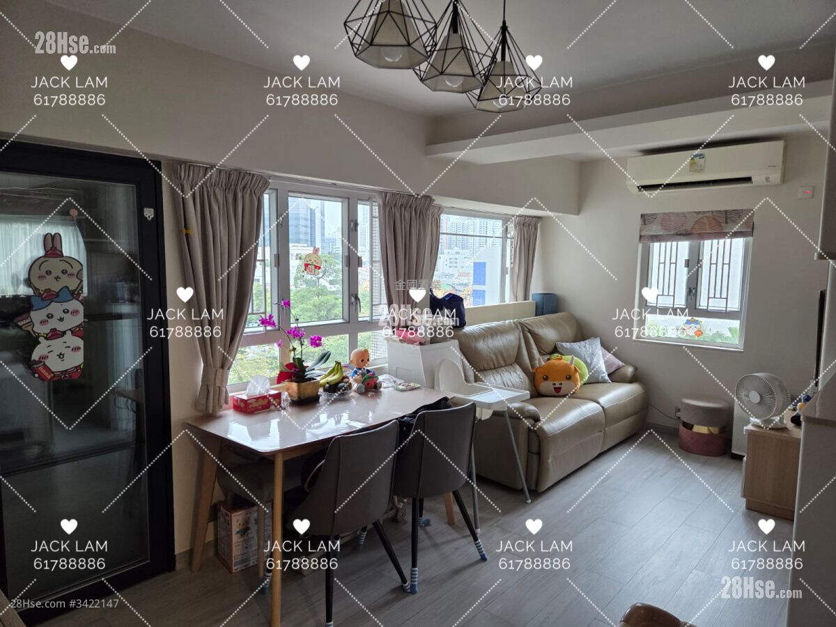 Jade Court Sell 2 Bedrooms , 1 Bathroom 410 ft² ( 38.1 m² )