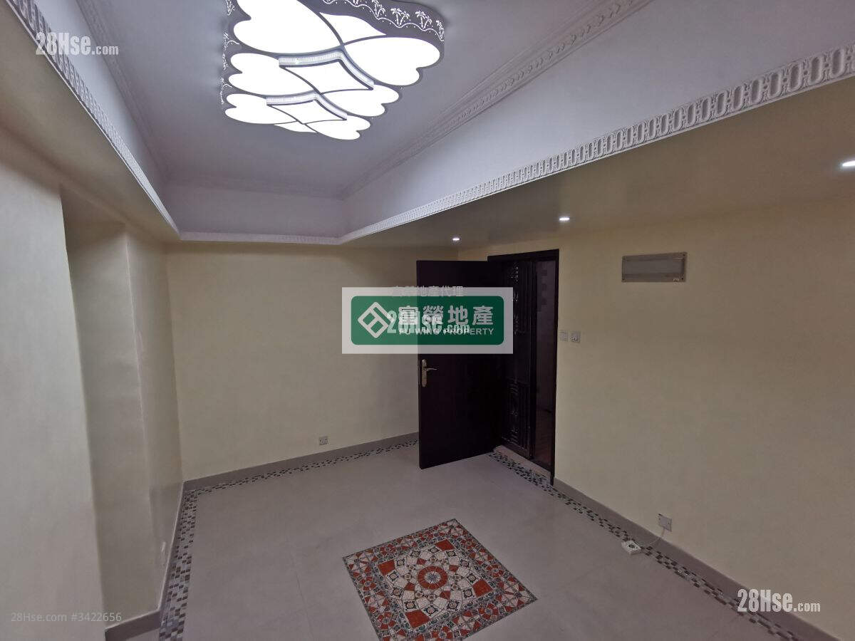 Tak Bo Building Rental 3 Bedrooms , 1 Bathroom 450 ft² ( 41.8 m² )
