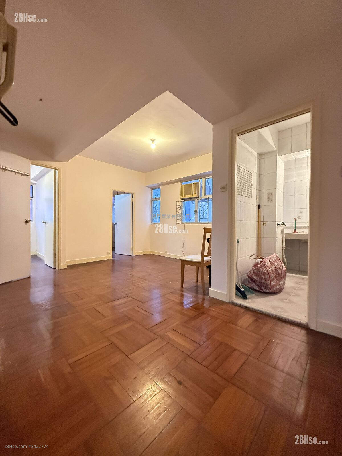 Shung Yee House Sell 2 Bedrooms , 1 Bathroom 443 ft² ( 41.2 m² )