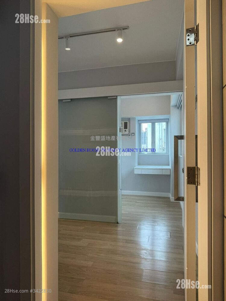 Fung King Court Rental 2 Bedrooms , 1 Bathroom 332 ft² ( 30.8 m² )