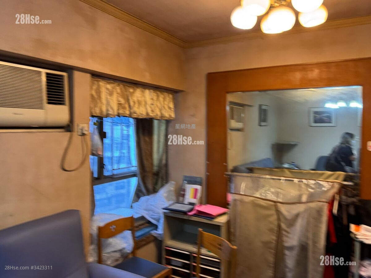 Welland Plaza Sell 2 Bedrooms , 1 Bathroom 377 ft² ( 35.0 m² )