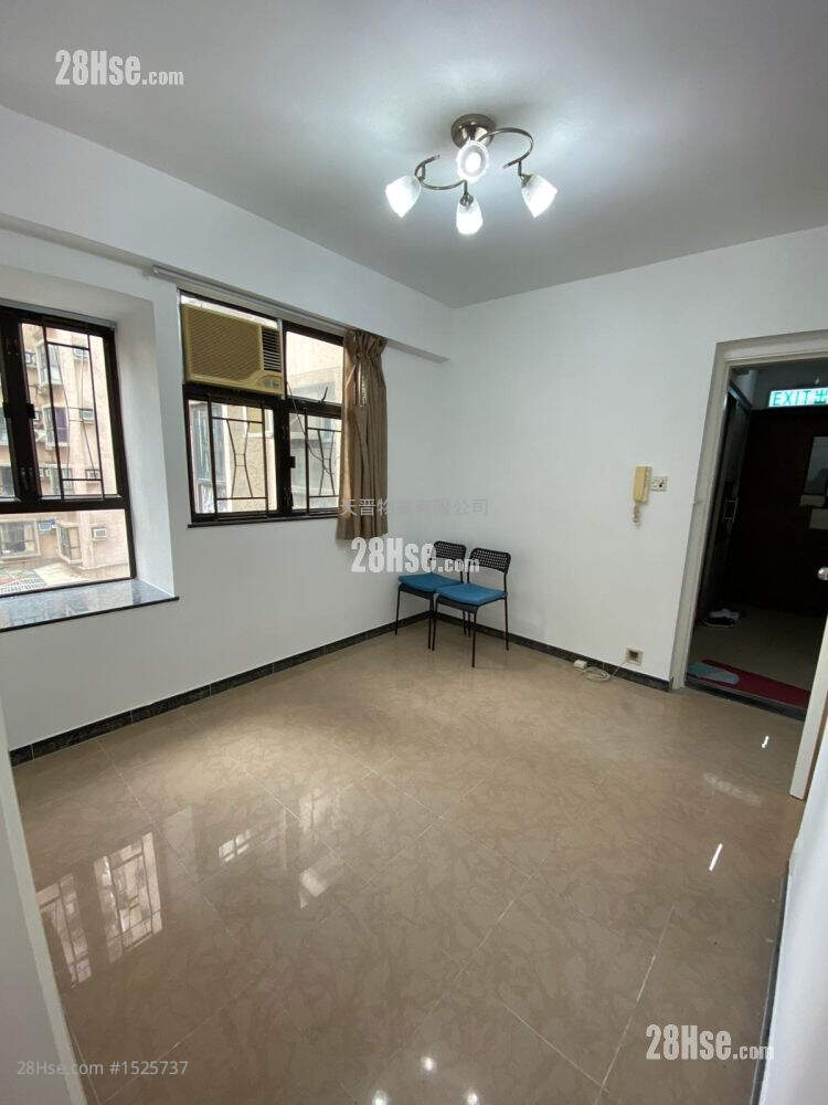 Polly Court Sell 2 Bedrooms , 1 Bathroom 276 ft² ( 25.6 m² )