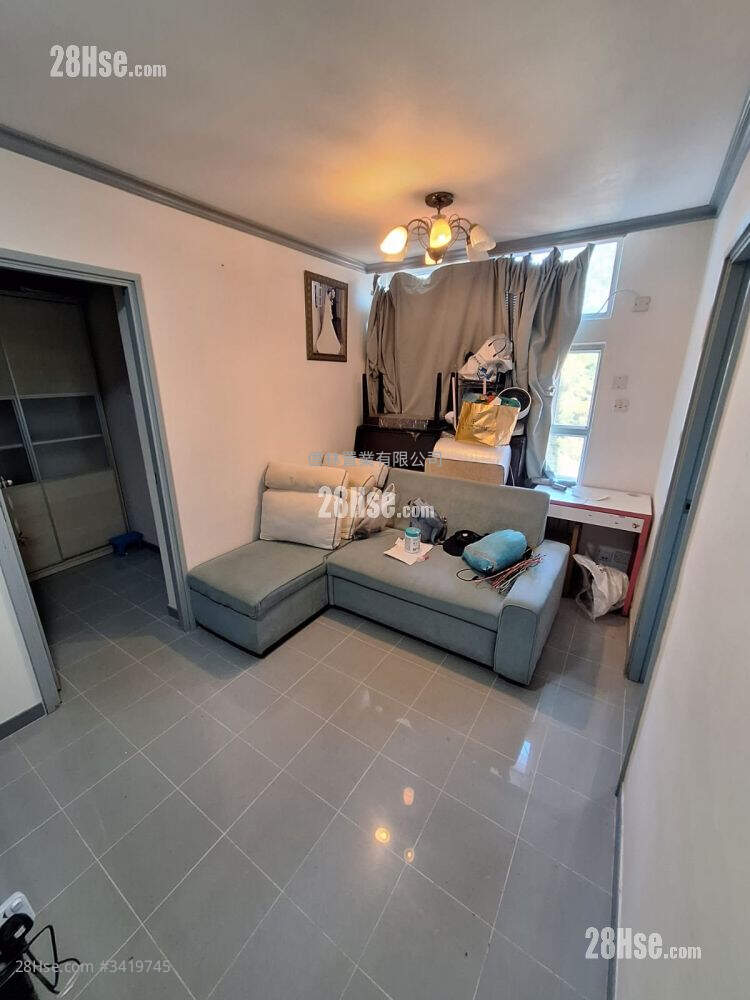 Hong Shui Court Sell 2 Bedrooms , 1 Bathroom 407 ft² ( 37.8 m² )