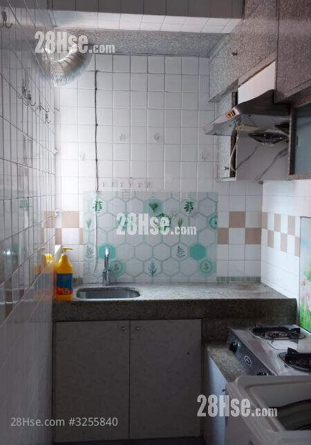 Wing Fat House Rental 2 Bedrooms , 1 Bathroom 423 ft² ( 39.3 m² )