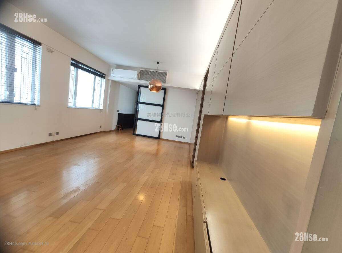 Duke Garden Sell 3 Bedrooms , 2 Bathrooms 985 ft² ( 91.5 m² )