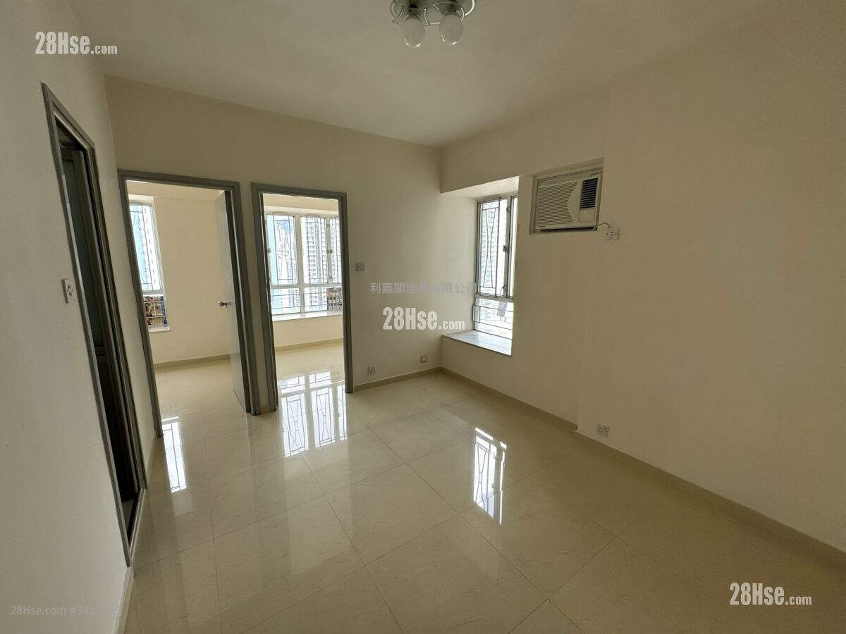 Kwai Chung Plaza Sell 2 Bedrooms 318 ft² ( 29.5 m² )