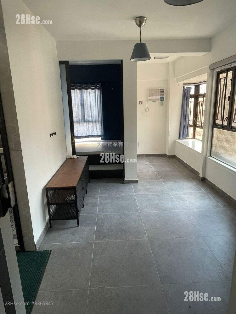 Po Wai Building Sell 2 Bedrooms , 1 Bathroom 264 ft² ( 24.5 m² )