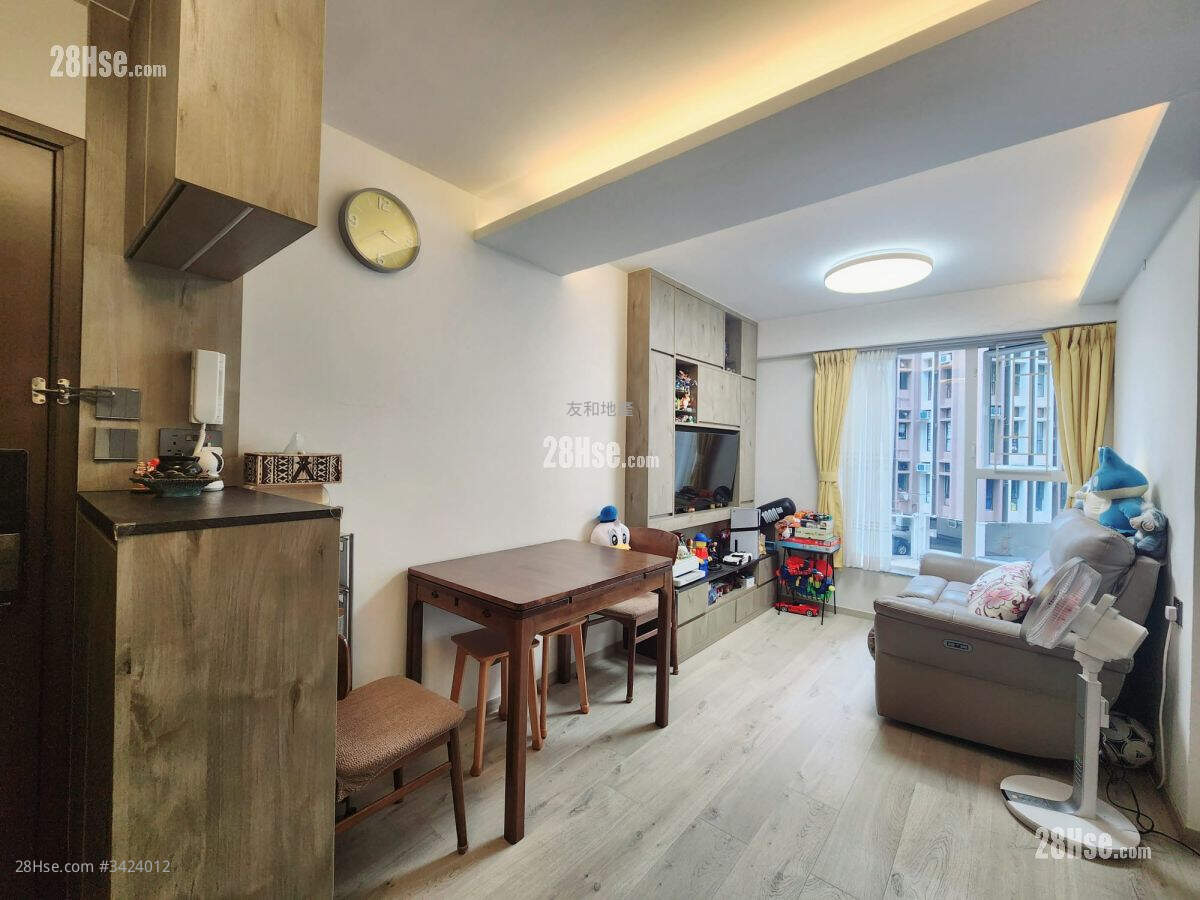 Twilight Court Sell 3 Bedrooms , 1 Bathroom 443 ft² ( 41.2 m² )