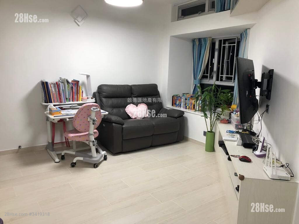 The Pinnacle Sell 2 Bedrooms , 1 Bathroom 477 ft² ( 44.3 m² )
