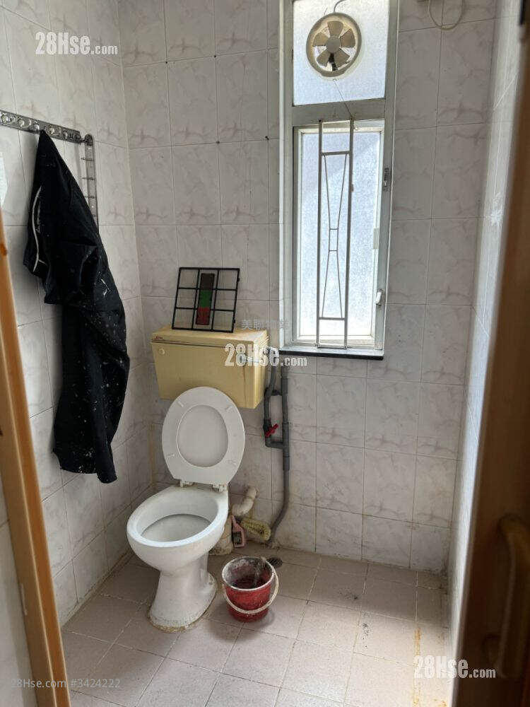 Kam Lai Building Rental 1 Bedroom , 1 Bathroom 130 ft² ( 12.1 m² )