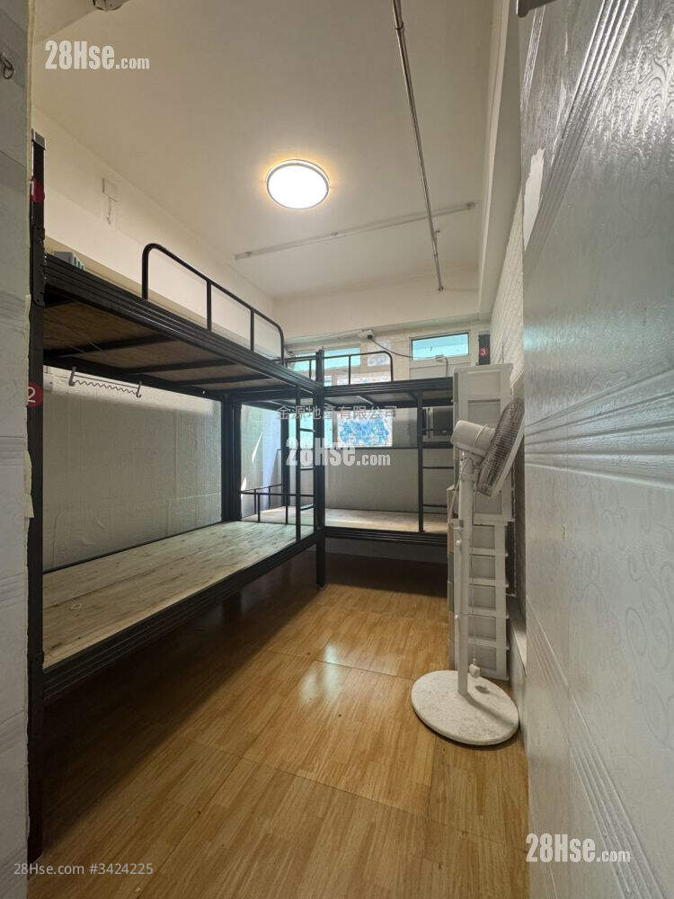 Chun Yee Building Rental 4 Bedrooms , 4 Bathrooms 700 ft² ( 65.0 m² )