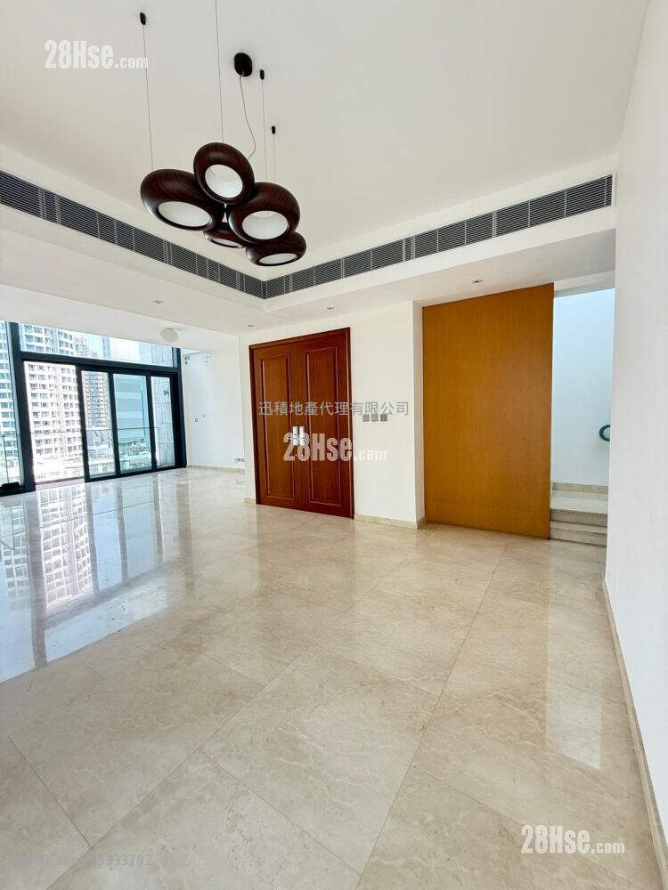The Grandeur Rental 4 Bedrooms , 5+ Bathrooms 2,311 ft² ( 214.7 m² )