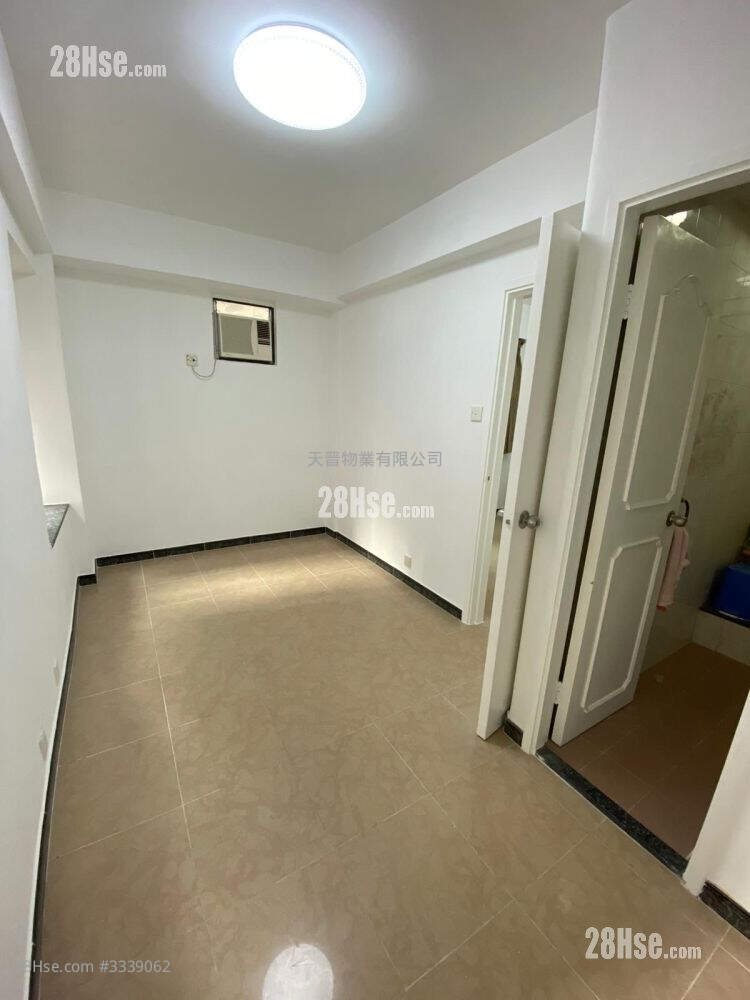 Polly Court Sell 2 Bedrooms , 1 Bathroom 276 ft² ( 25.6 m² )