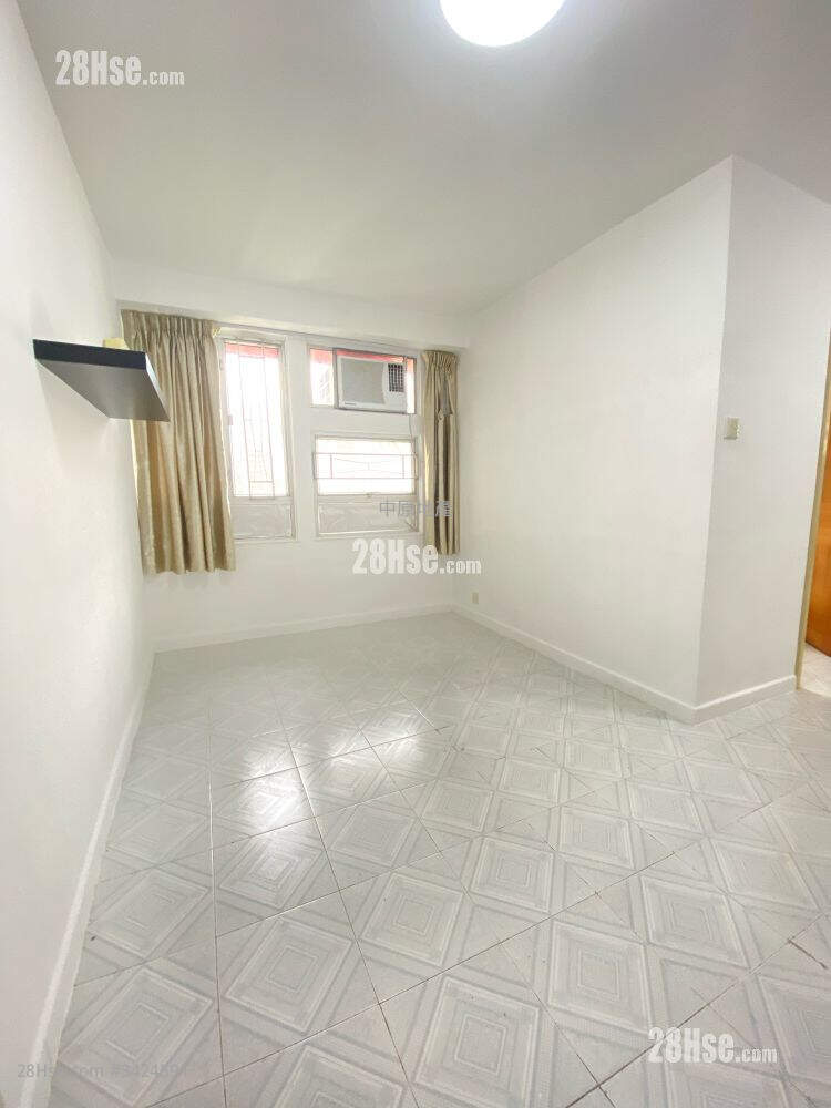 King Tin Court Sell 2 Bedrooms , 1 Bathroom 483 ft² ( 44.9 m² )