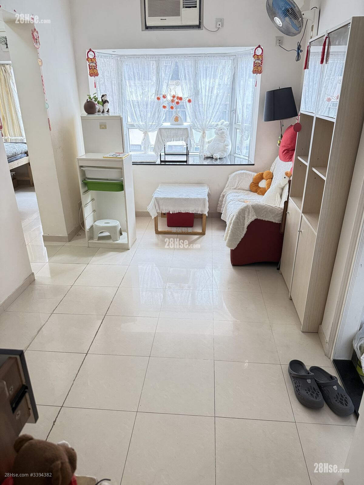 Lun Fung Court Sell 2 Bedrooms , 1 Bathroom 369 ft² ( 34.3 m² )