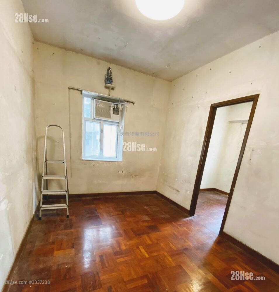 Fook Sing Mansion Sell 2 Bedrooms , 1 Bathroom 369 ft² ( 34.3 m² )