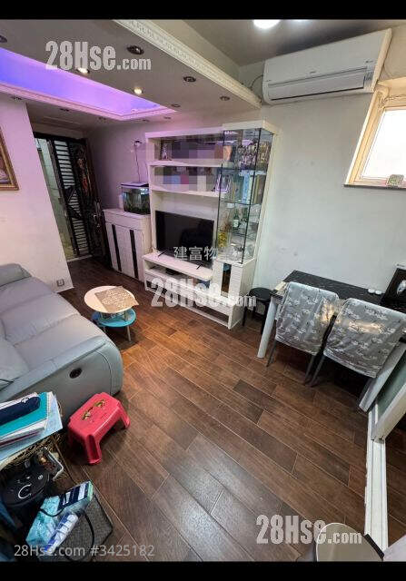 Ho Shun Fuk Building Sell 3 Bedrooms , 1 Bathroom 400 ft² ( 37.2 m² )