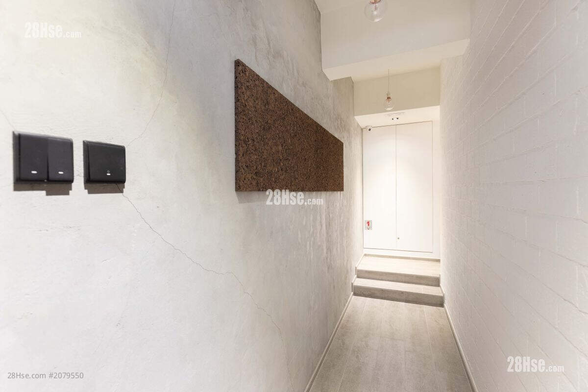 Diamond Mansion Rental Studio , 1 Bathroom 100 ft² ( 9.3 m² )
