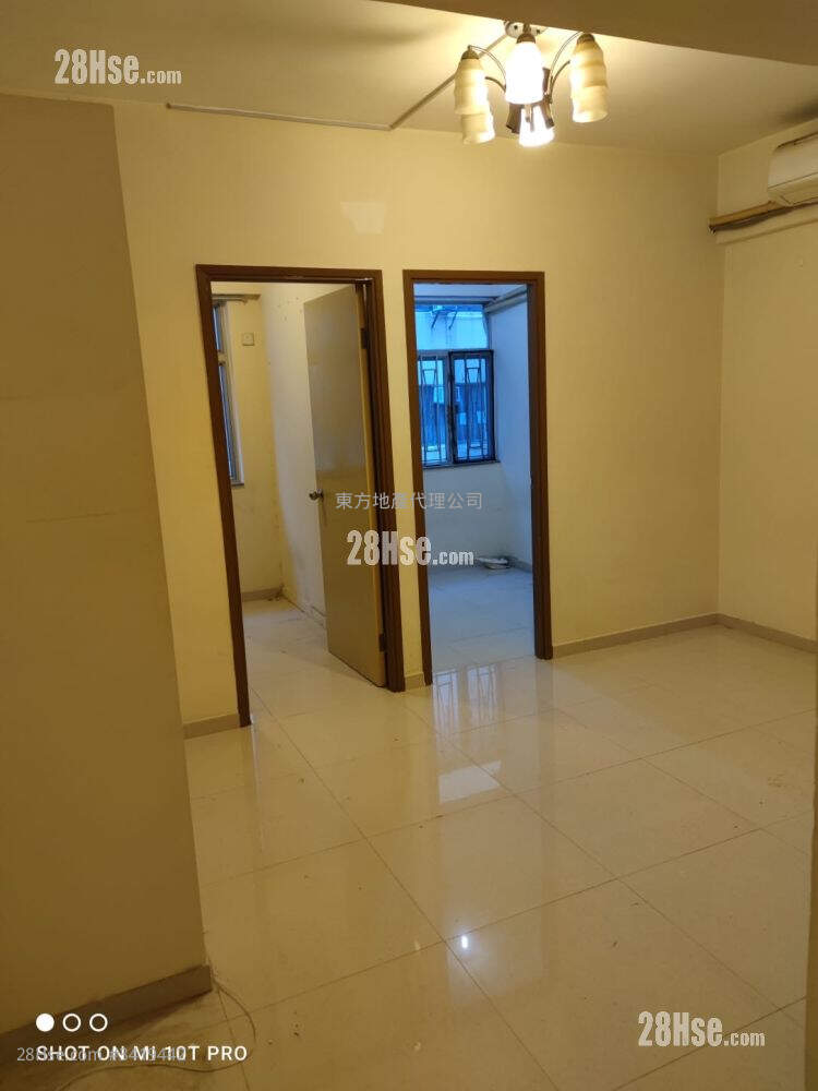 Merry Mansion Rental 2 Bedrooms , 1 Bathroom 303 ft² ( 28.1 m² )