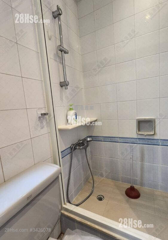 Golden Phoenix Court Rental 2 Bedrooms 433 ft² ( 40.2 m² )