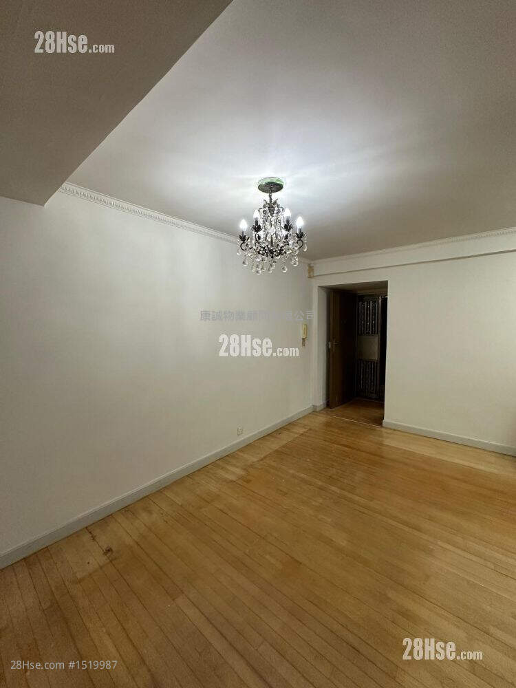 Cheung Wo Court Sell 3 Bedrooms , 1 Bathroom 548 ft² ( 50.9 m² )