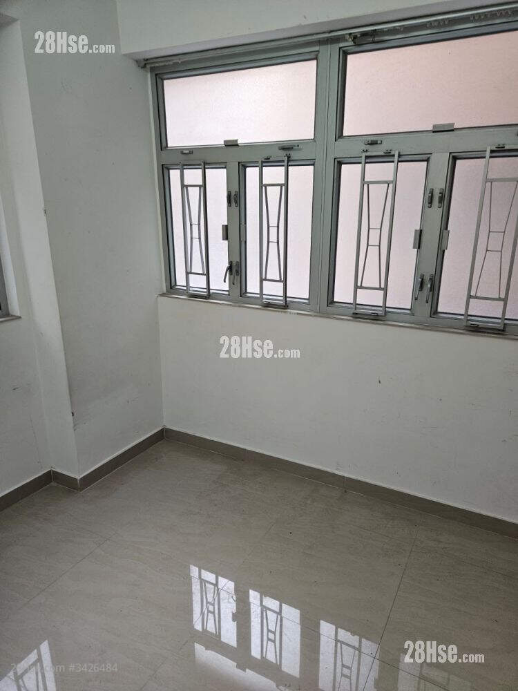 Cosmopolitan Estate Sell 2 Bedrooms 382 ft² ( 35.5 m² )