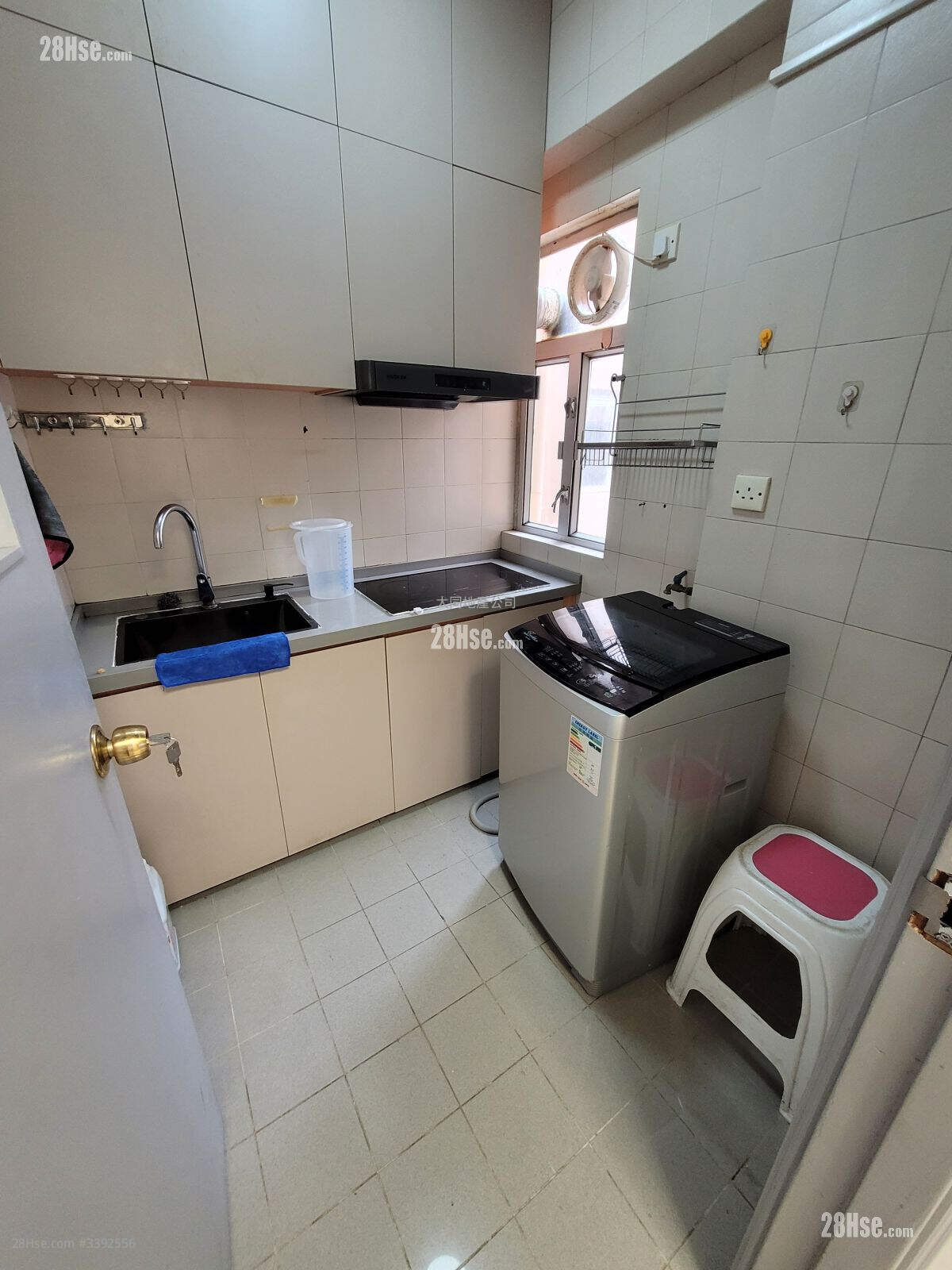 Cosmopolitan Estate Sell 2 Bedrooms 425 ft² ( 39.5 m² )