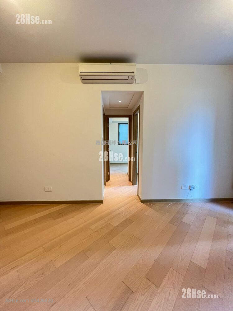 The Southside Rental 2 Bedrooms , 2 Bathrooms 581 ft² ( 54.0 m² )