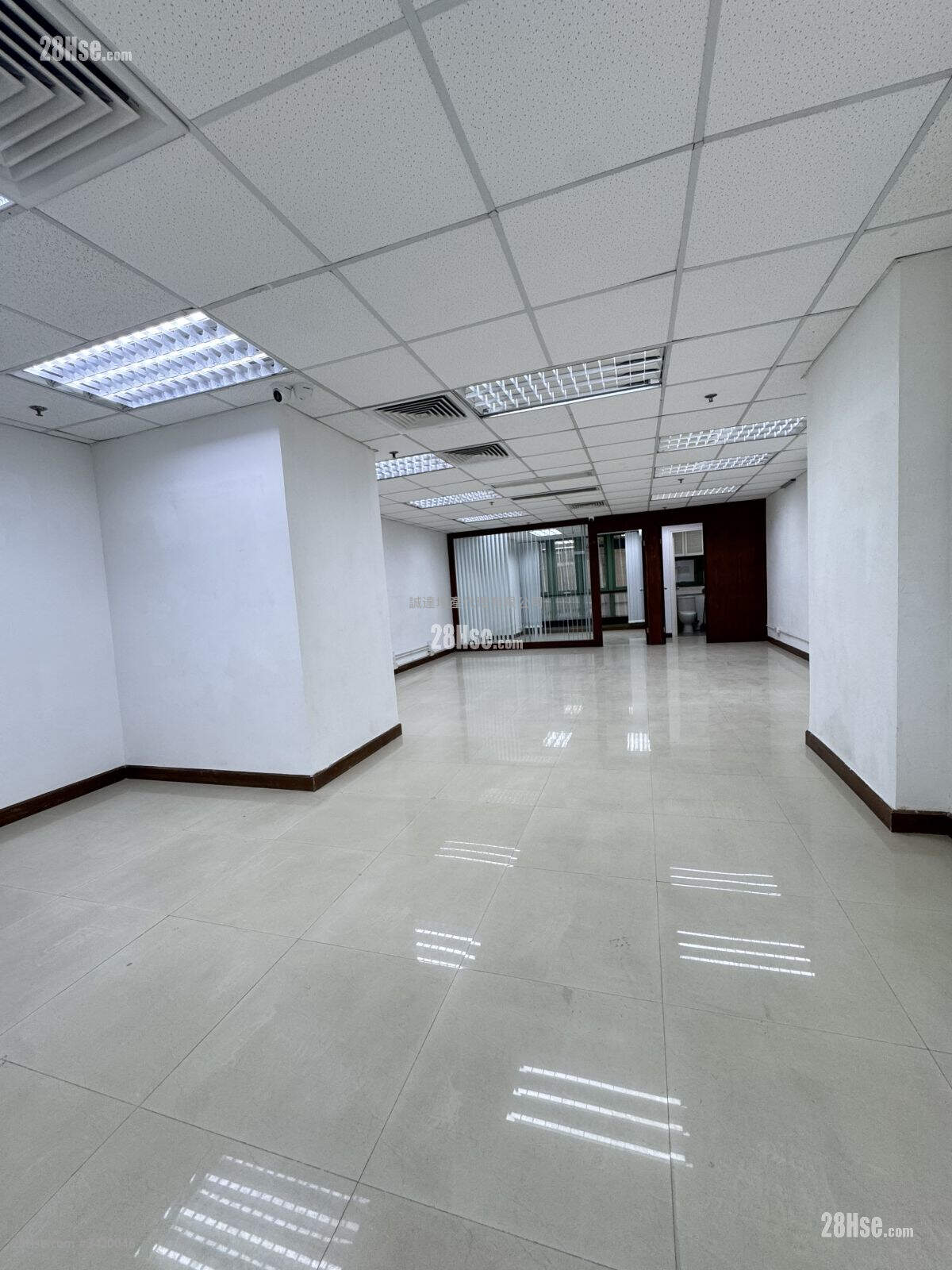 Capital Trade Centre Rental 1 Toilet 1,188 ft² ( 110.4 m² )