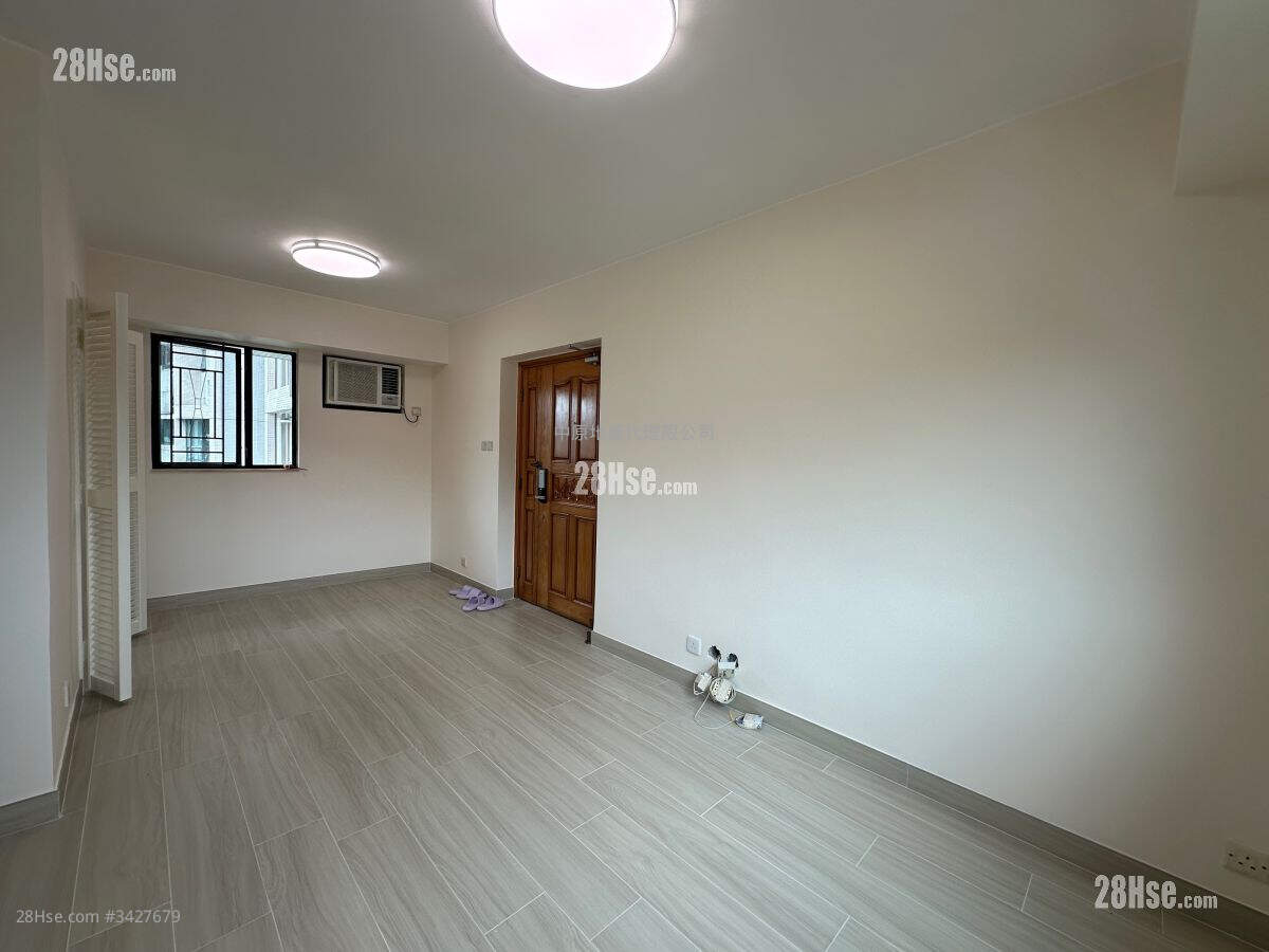 Hanley Villa Rental 2 Bedrooms , 1 Bathroom 475 ft² ( 44.1 m² )