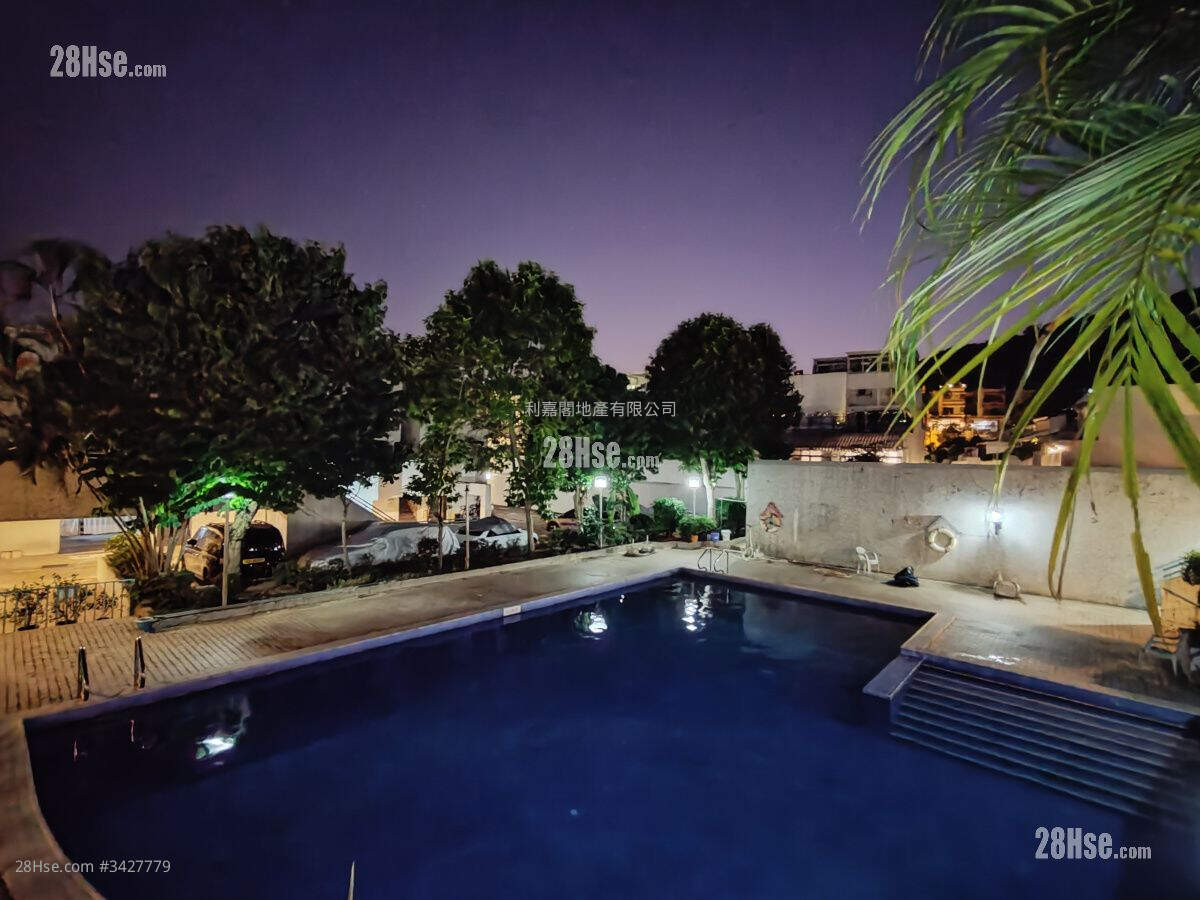 Confier Lodge Rental 3 Bedrooms , 2 Bathrooms 755 ft² ( 70.1 m² )