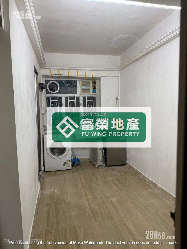 Lee Man Building Sell 3 Bedrooms , 3 Bathrooms 526 ft² ( 48.9 m² )
