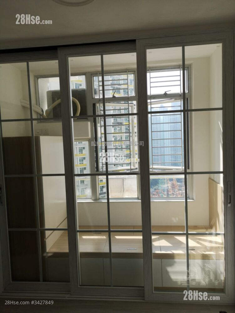 Lai Tsui Court Sell 3 Bedrooms , 1 Bathroom 450 ft² ( 41.8 m² )