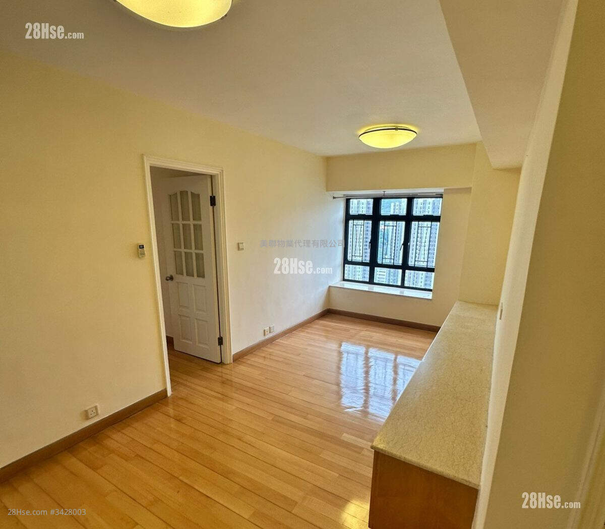 Town Square Rental 3 Bedrooms , 2 Bathrooms 608 ft² ( 56.5 m² )