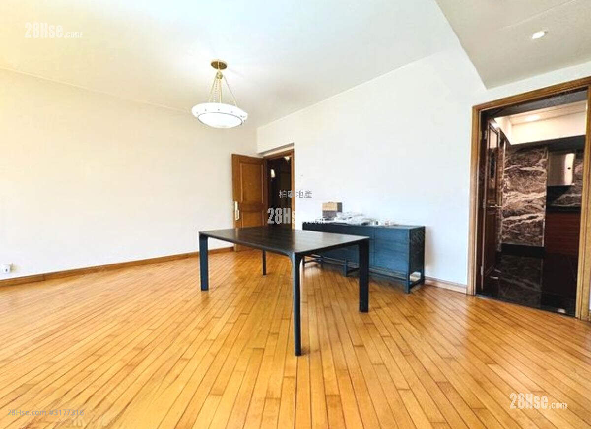 The Leighton Hill Rental 4 Bedrooms , 3 Bathrooms 1,461 ft² ( 135.7 m² )