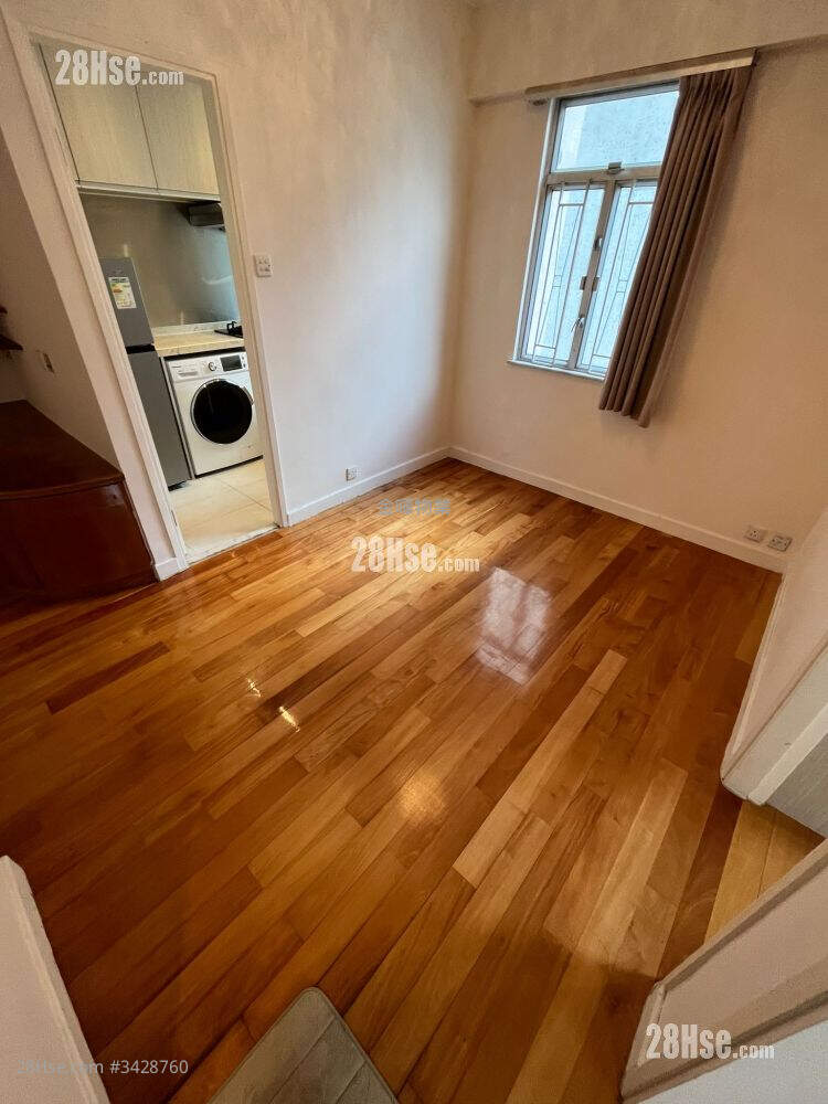 Golden Phoenix Court Rental 2 Bedrooms , 1 Bathroom 433 ft² ( 40.2 m² )