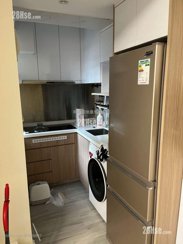 Wai Wah Centre Rental 2 Bedrooms , 1 Bathroom 358 ft² ( 33.3 m² )