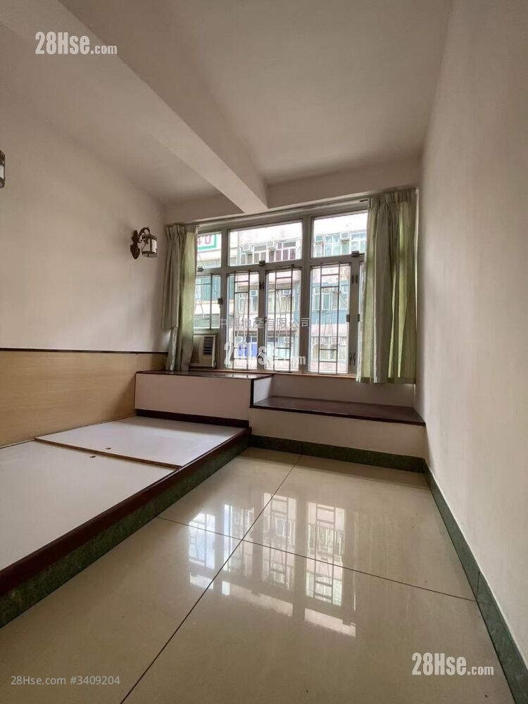 Bik Ho Building Rental 1 Bedroom , 1 Bathroom 140 ft² ( 13.0 m² )